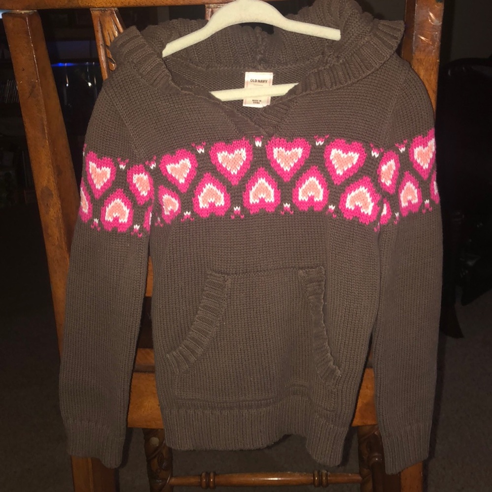 Hooded sweater with heart design.